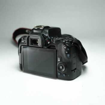 Canon EOS 250D DSLR Camera with 18-55mm Lens (USED)