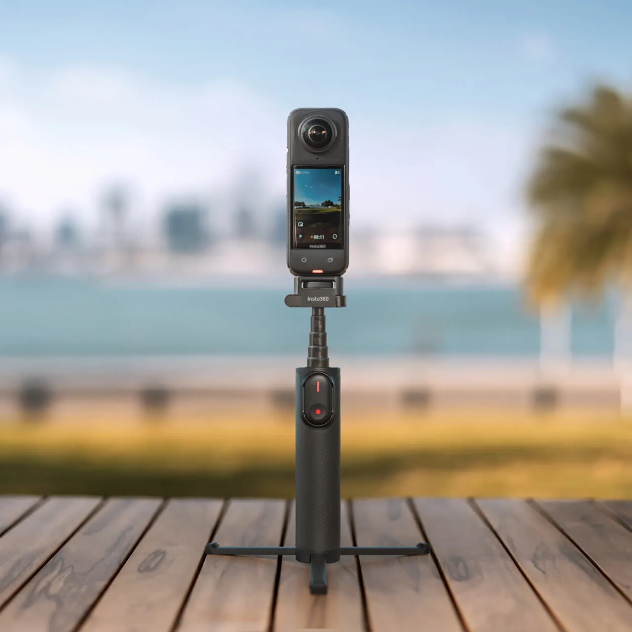 insta360 Foldable 2-in-1 Selfie Stick Remote Kit (1)